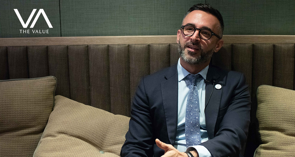 Interview with Marco Almeida on Ming Blue and White Dragon Jar Used as