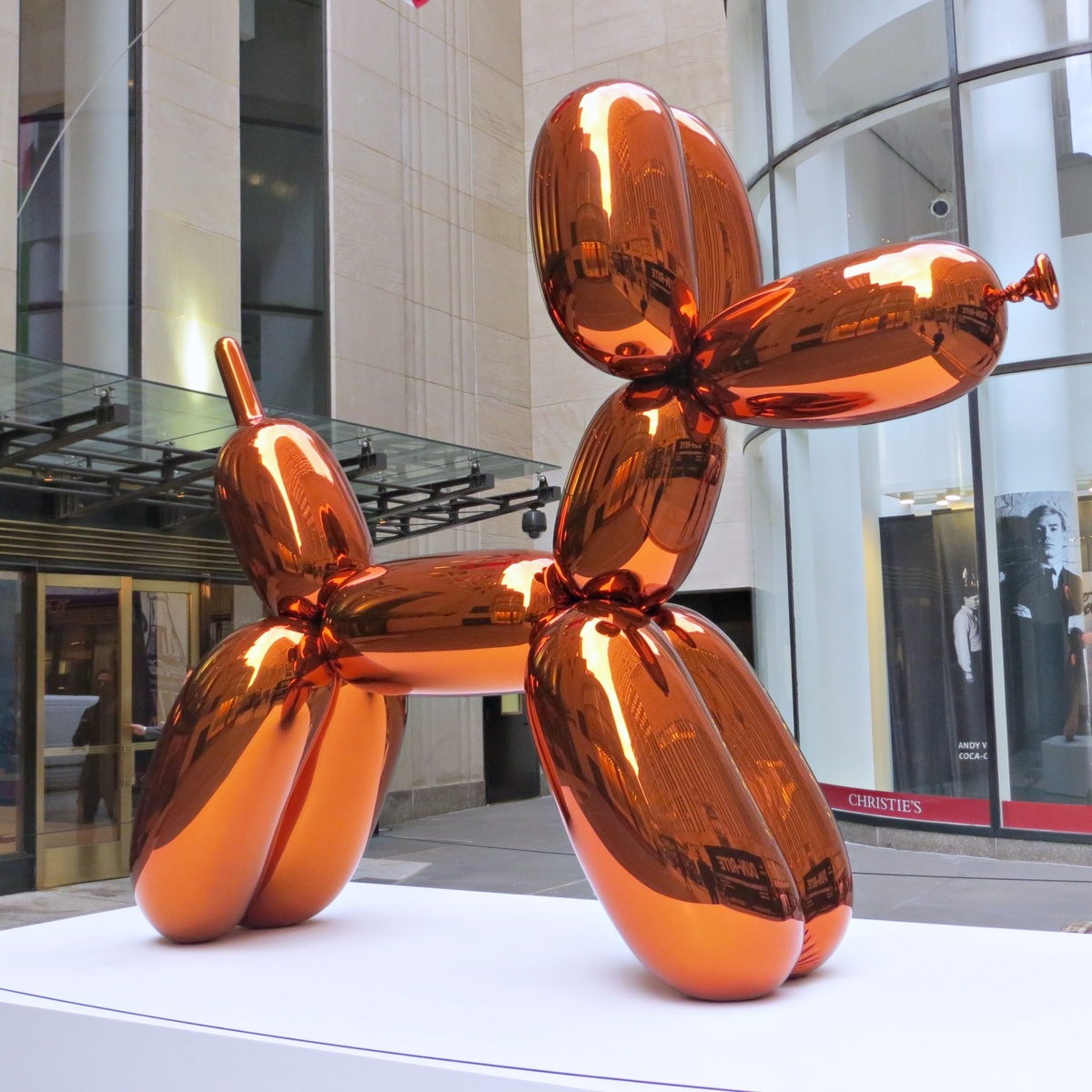 重登在世最贵艺术家宝座jeffkoons兔子rmb62亿天价成交