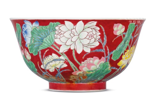 5分钟瓷器学堂｜康熙、乾隆爷孙钟情的「绝种莲花」 | 拍卖新闻| THE