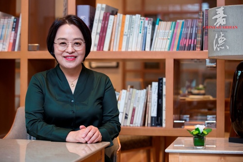 专访嘉德香港总裁胡妍妍 谈春季拍卖之取消和疫情对策 | 专题专访 | THE VALUE | 艺术新闻