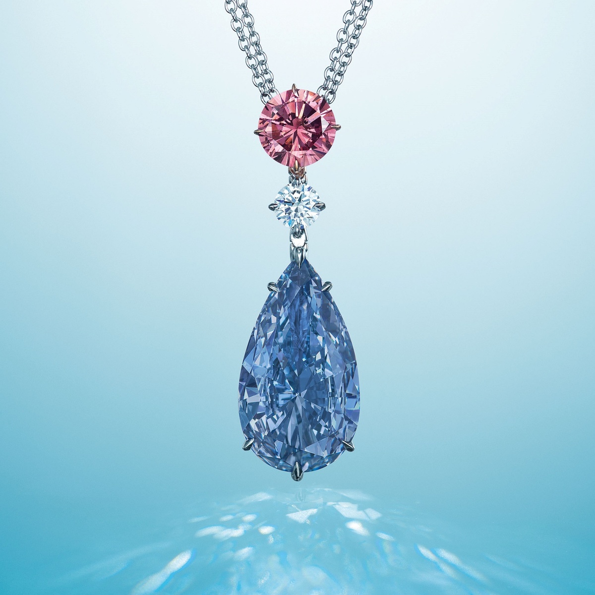 45亿的蓝钻吊坠项链,及hk$80万爱马仕(hermès)鳄鱼皮手袋领衔.