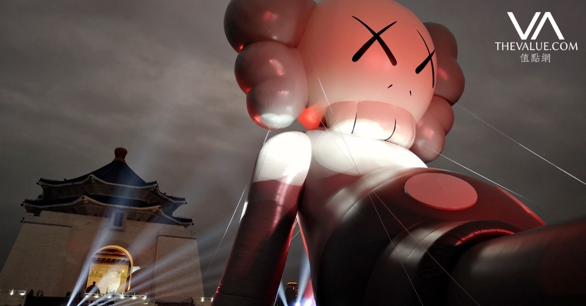 KAWS Unveils Gigantic KAWS: HOLIDAY in Taipei | Exhibitions | THE